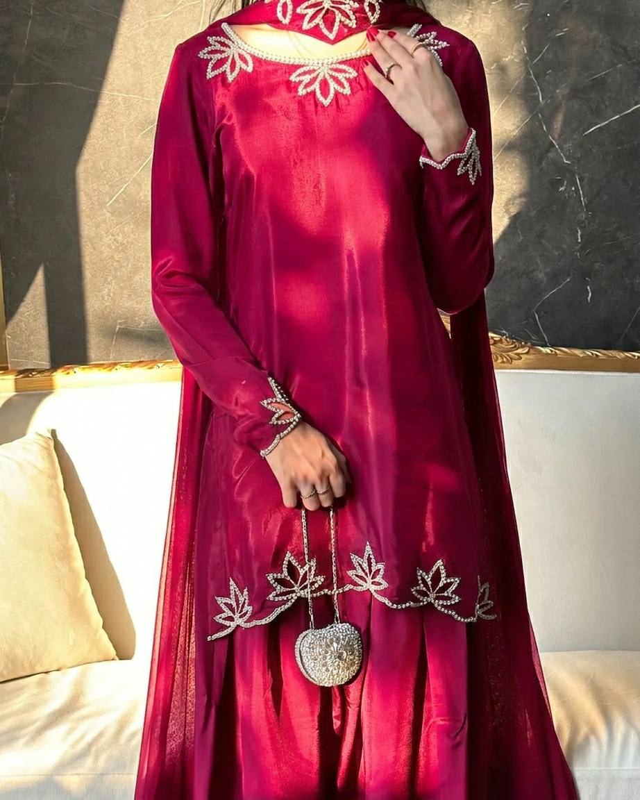 The Midnight Onyx Lotus-Embroidered Silk Set